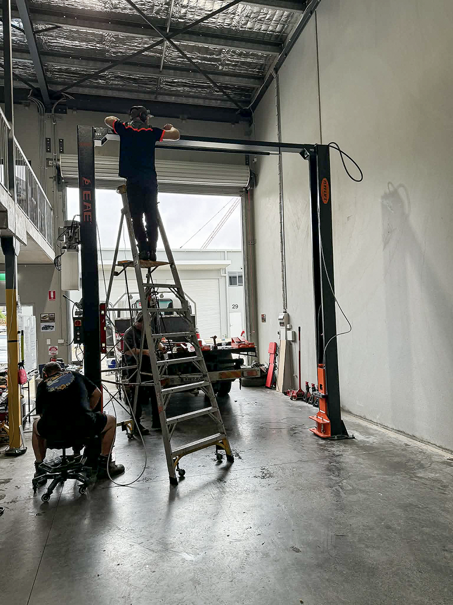 A behind-the-scenes moment from the workshop setup.